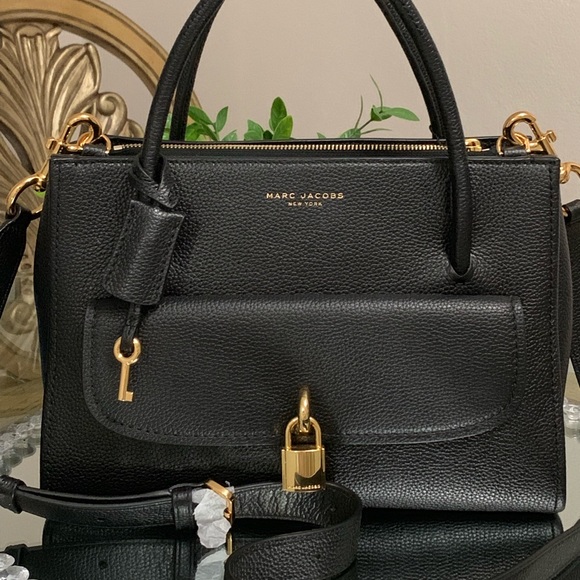 Marc Jacobs Handbags - Marc Jacobs‼️$550 Lock that Leather Tote bag